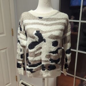 DAVI & DANI Cream and Black Patterned Sweater